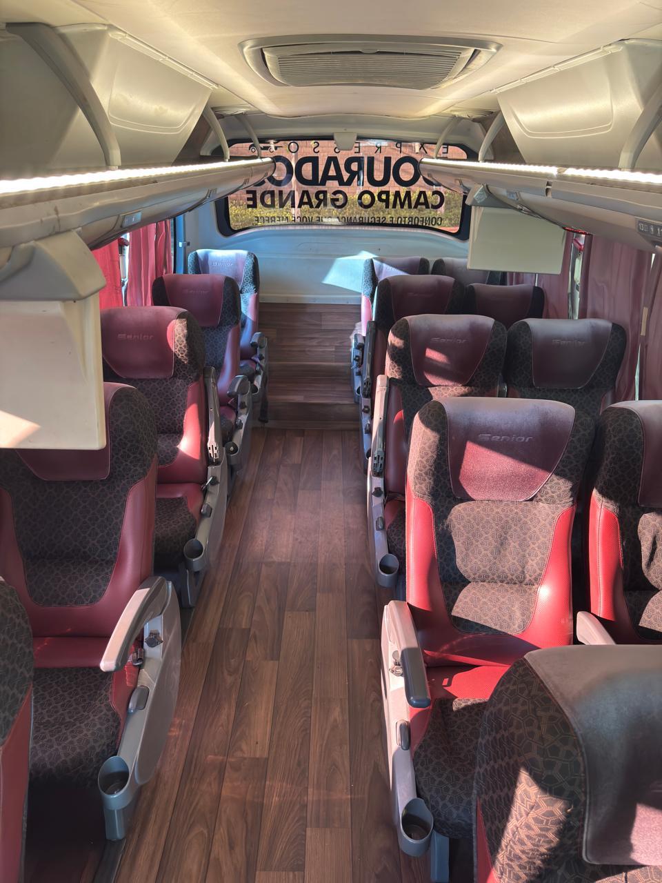 Ônibus visão traseira